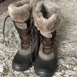 Columbia winter 🥶 ⛄️ snow boots!! Used ones, perfect condition!! Water proof